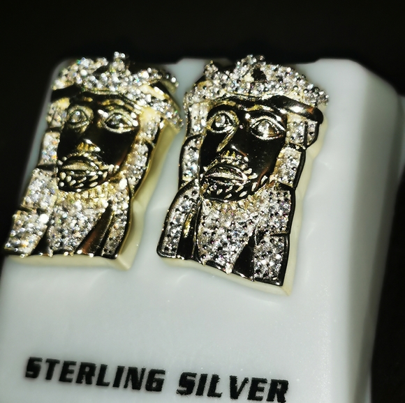 Earrings - Picture 1 of 1